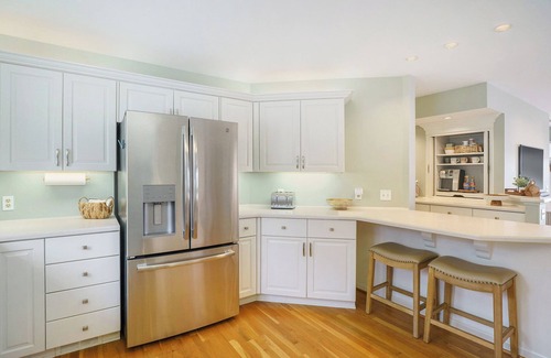 Drayton Plains House | All-sports Maceday Lake relaxing retreat. Recently updated & fully furnished!