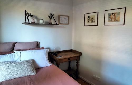 Wembley House | All the comforts by the lake