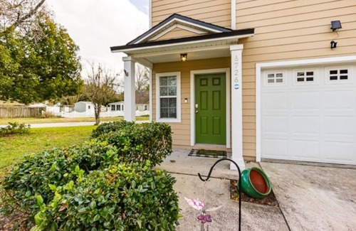 Doctors Inlet House | All The Comforts of Home, Close to Everything