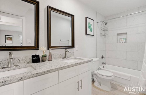 North University Apartment | All the Essentials For You + Your Pet in Hyde Park