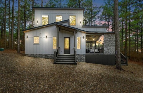 Pickens Cabin | All the Vibes + 2 Story + Shuffle Board + Split Floor Plan + Ride to ATV Trails
