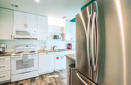 Downtown House | *ALL TOGETHER NOW @ OLD TOWN* Three Homes & Pools + LAST KEY SERVICES…