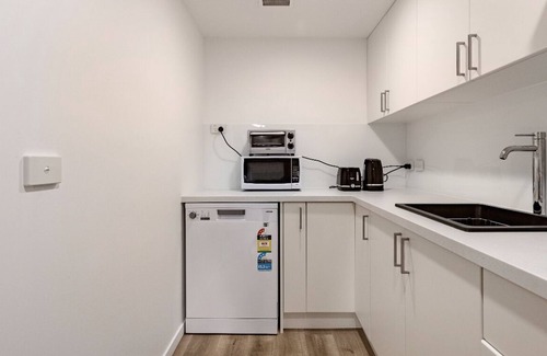 Robina Apartment | All U need Studio Next BondUni