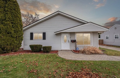 Taylor House | All you need, top notch comfort only 10 min from DTW airport