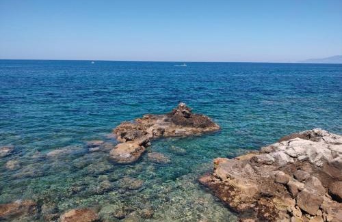 Altavilla Milicia House | Alle due Torri, villa sulla roccia a picco sul mare
