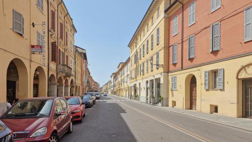 Reggio nell'Emilia House | Alle Porte Del Centro - Guest House - Reggio Emilia - Ingresso Centro Storico - Parcheggio Gratuito