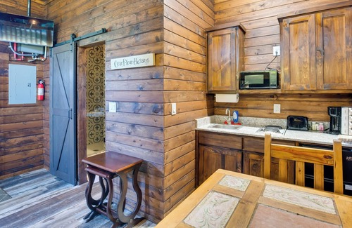 Lucas Apartment | Allen Studio Near Downtown: Hiking, Fishing & More
