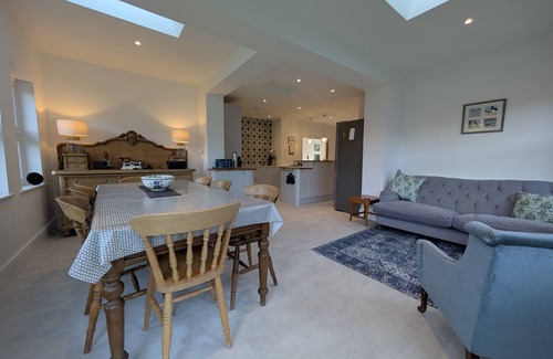 Rhos on Sea Cottage | Allenbrook - sleeps 9 guests in 5 bedrooms