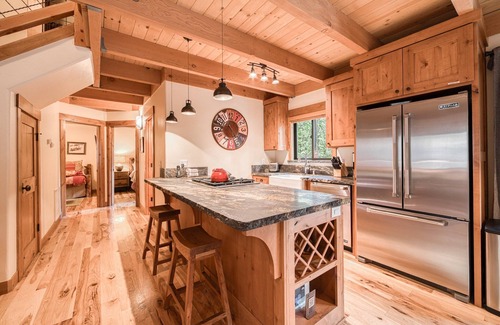 Kingswood Estates House | Allenby by Tahoe Getaways - Dog OK , Close to Northstar!