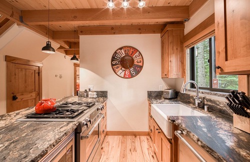 Kingswood Estates House | Allenby by Tahoe Getaways - Dog OK , Close to Northstar!