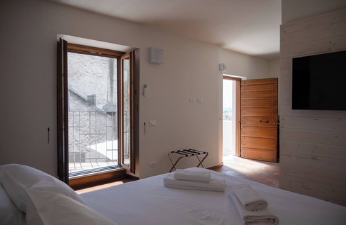 Terracina Bed & Breakfast | Alley Effe|Essentia: Corner of paradise in the heart of the historic center sea view