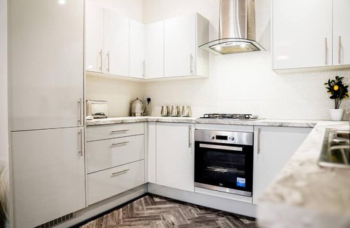 Liverpool House | Alluring 3 BR House Near LFC