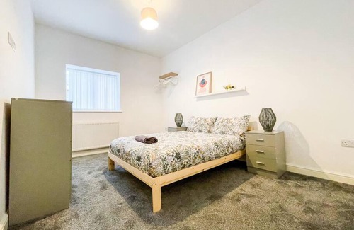 Liverpool House | Alluring 3 BR House Near LFC