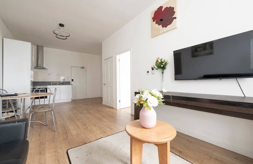 Smethwick Apartment | Alluring West Bromwich Getaway