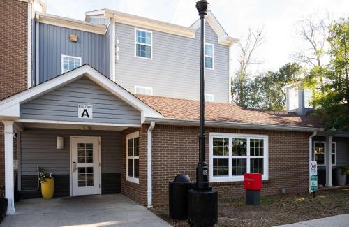 Tallahassee Hotel | Alluxsuites at 1876, an Ascend Collection Hotel