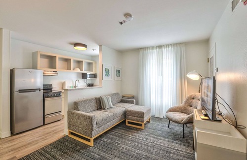 Tallahassee Hotel | Alluxsuites at 1876, an Ascend Collection Hotel