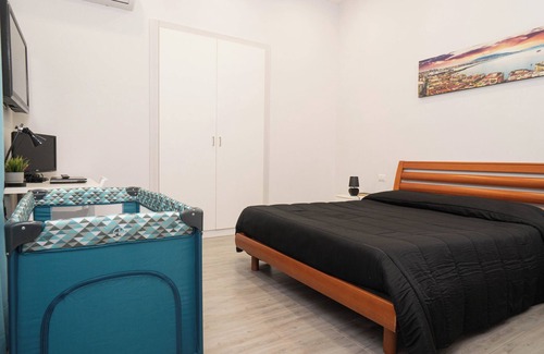 Pozzuoli Bed & Breakfast | ALMA elegante e luminoso appartamento sul lungomare Pozzuoli e vicino al centro
