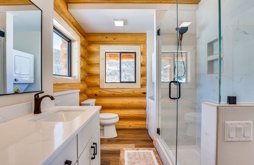 Alma Cabin | Alma Escape w/ Fourteener Views & On-Site Fishing