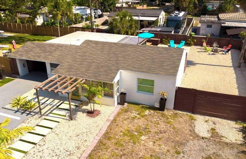 Edgewood House | Alma House | Pool | Playground | Playroom | Grill