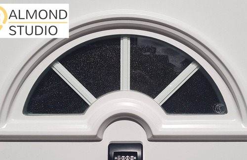 Nottingham House | Almond Studio - entire garden guest house with NETFLIX and fast WiFi