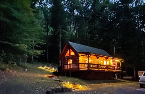 Bean Station Cabin | Almost Heaven. beautiful, private, quiet, log cabin nestled in the mountains.