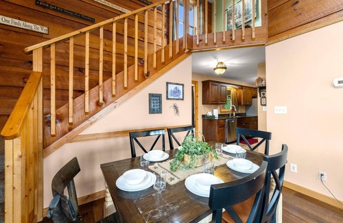Gatlinburg - Pigeon Forge Cabin | Almost Heaven Too