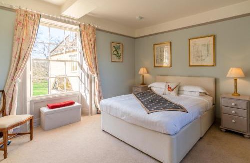 Winchcombe House | Almsbury Farmhouse