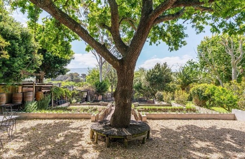 Cape Town Apartment | Aloe Cottage on private estate with access to walking trails of Constantia