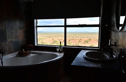 Otjiwarongo Cabin | Aloegrove Safari Lodge