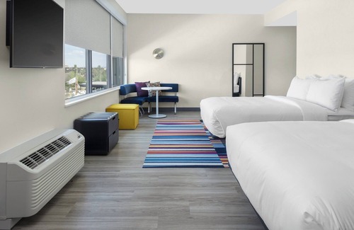 Glendale Sports and Entertainment District Hotel | Aloft Glendale at Westgate