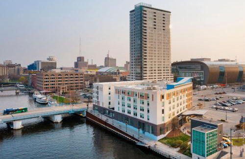 Westown Hotel | aloft Hotel Milwaukee Downtown