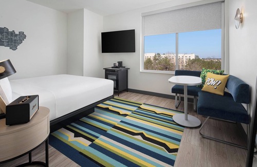 Conroe Hotel | Aloft Houston Shenandoah