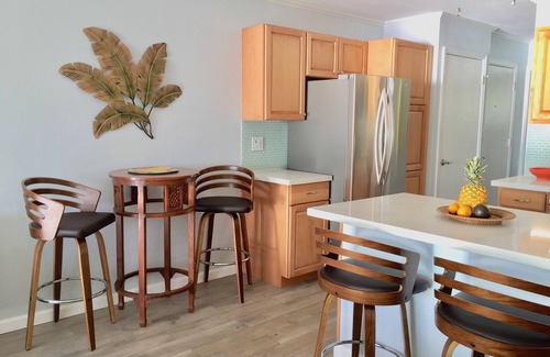 Ualapue Condo | ‘Aloha Kai’ Oceanfront on Molokai, Top Floor, Modern, Peaceful Comfort, Pool