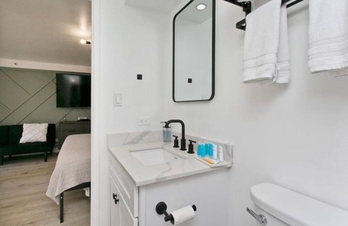 Waikiki Apartment | Aloha Suite Near the Sea IV, 3 Block Walk to Beach
