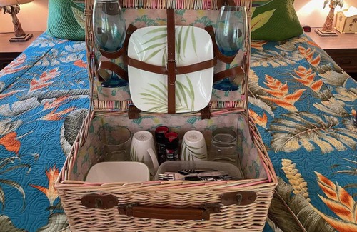Keaau Bed & Breakfast | Aloha Suite: Watch Whales, Breakfast included at Ala Kai Bed and Breakfast