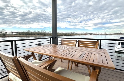 Wilmington Historic District Apartment | Aloha @ The Cove Riverwalk Villas