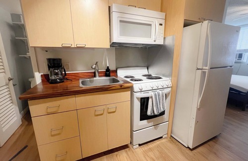 Waikiki Apartment | Aloha Waikiki Studio @ Ainahau Gardens