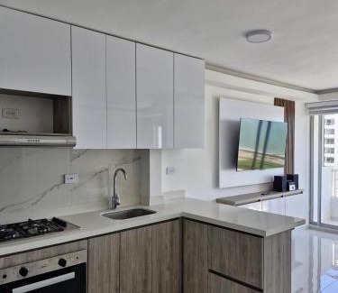 Torices Apartment | Alojamiento Nuevo en Piso 24 con WiFi Rápido y Vista al Mar, Cerca al Centro Histórico