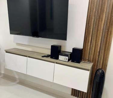 Torices Apartment | Alojamiento Nuevo en Piso 24 con WiFi Rápido y Vista al Mar, Cerca al Centro Histórico