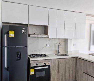 Torices Apartment | Alojamiento Nuevo en Piso 24 con WiFi Rápido y Vista al Mar, Cerca al Centro Histórico