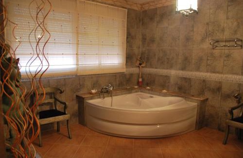 Valdepenas Hotel | Alojamiento Rural Los Delfines