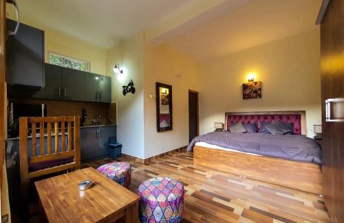 Old Manali Hotel | Alooma Cafe and Homestay