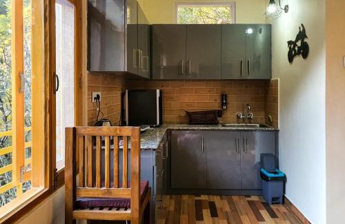Old Manali Hotel | Alooma Cafe and Homestay