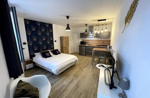 Chartres Apartment | ALP Chartres - Cosy studio au cœur de Chartres avec Parking