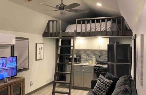 Snellville Cottage | Alpaca Bag n Stay Cottage
