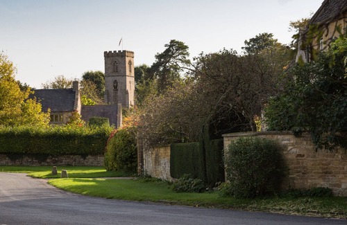 Burford Cottage | Alpaca Lodge - a studio in Taynton sleeping two guests