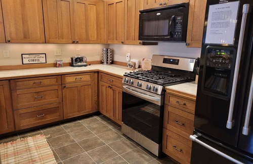 Winthrop Condo | Alpen Trails-Just a Short Walk to the Ski Trail/Close to Downtown Winthrop!