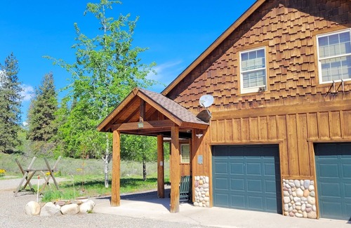 Winthrop Condo | Alpen Trails-Just a Short Walk to the Ski Trail/Close to Downtown Winthrop!