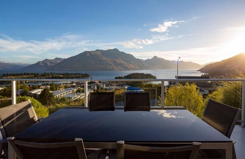 Queenstown City Centre House | Alpen View Villa | Short walk to town
