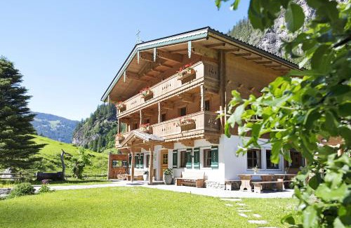 Mayrhofen Ski Chalet | Alpenchalet Lacknerbrunn bis 23 P